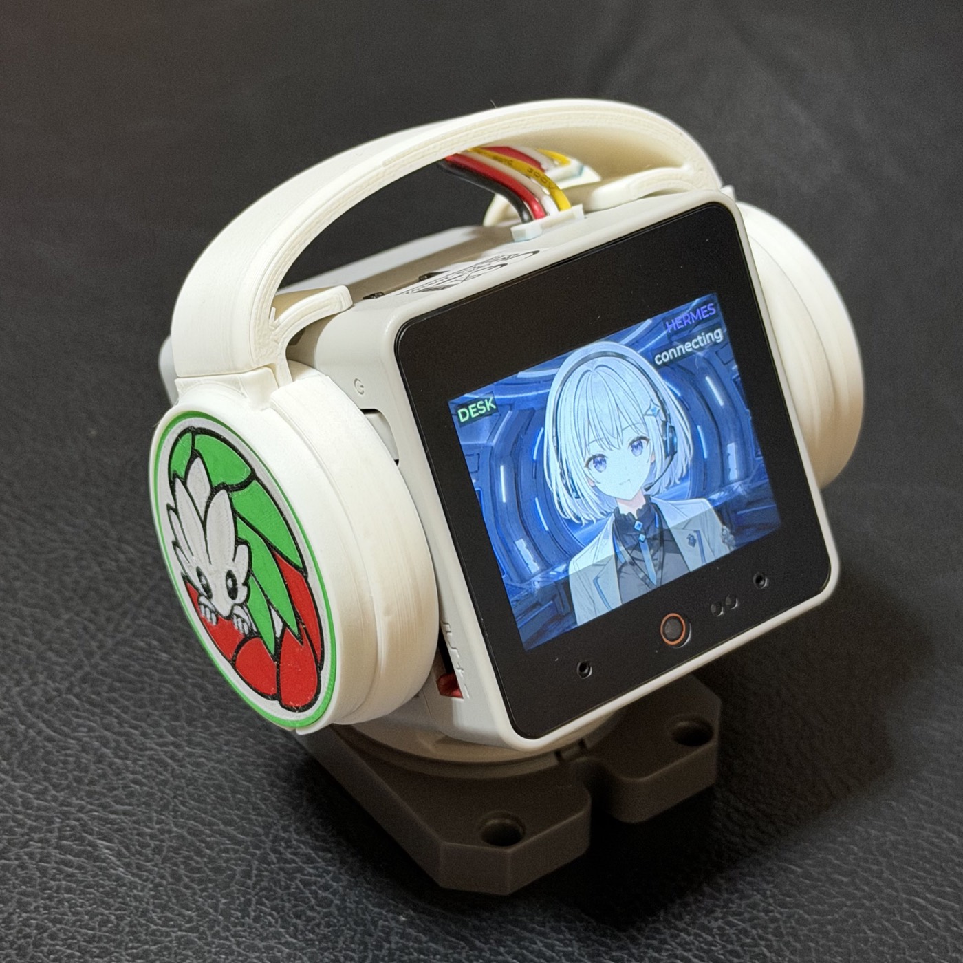 ヘッドホン等を装着したスタックチャン